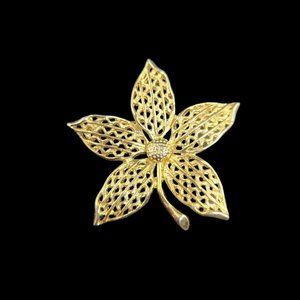 Vintage Poinsettia Gold Tone Pin Brooch